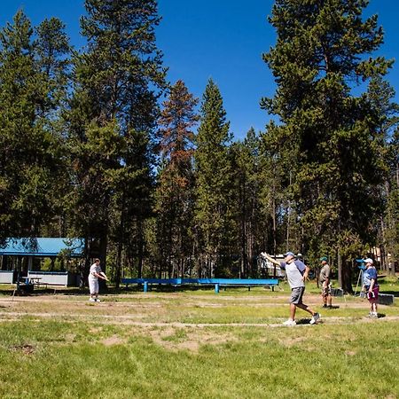 Bend-Sunriver Camping Resort Studio Cabin 6 Exterior photo