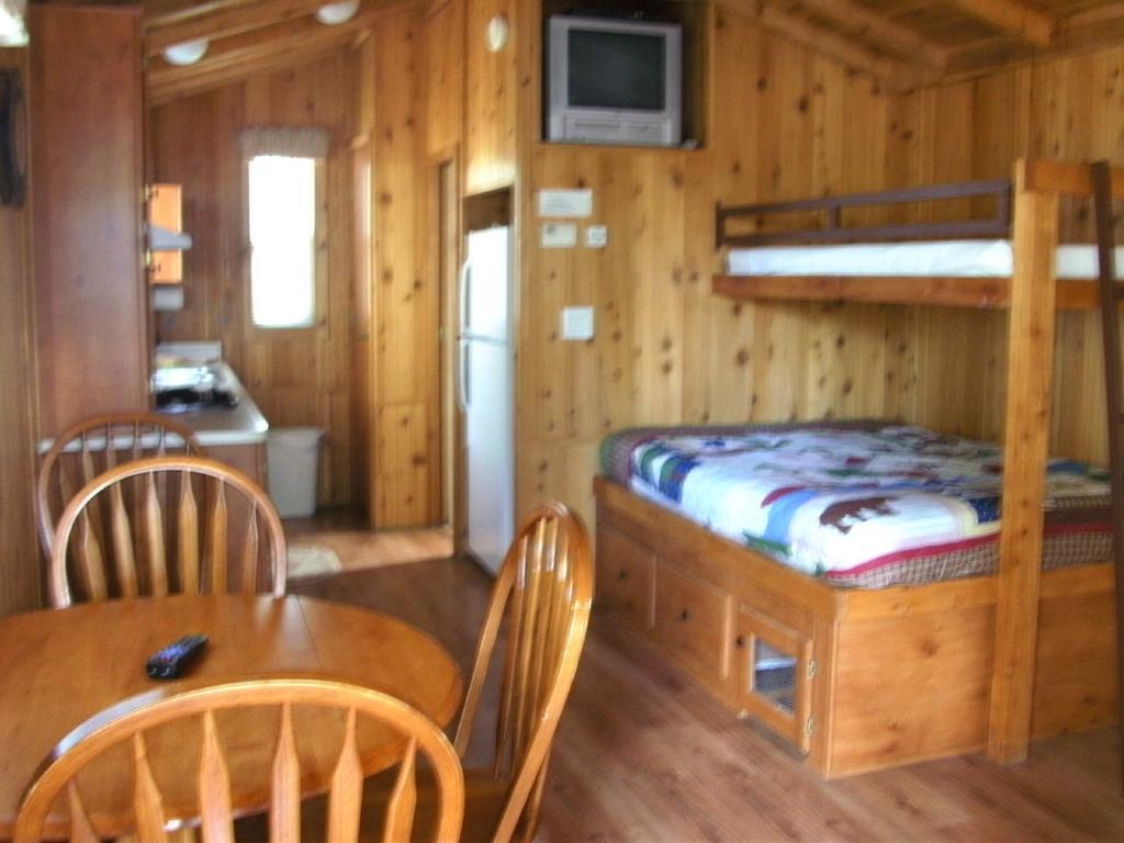 Bend-Sunriver Camping Resort Studio Cabin 6 Exterior photo