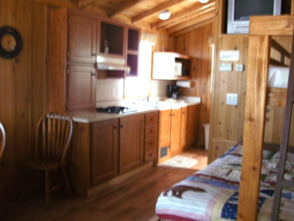 Bend-Sunriver Camping Resort Studio Cabin 6 Exterior photo