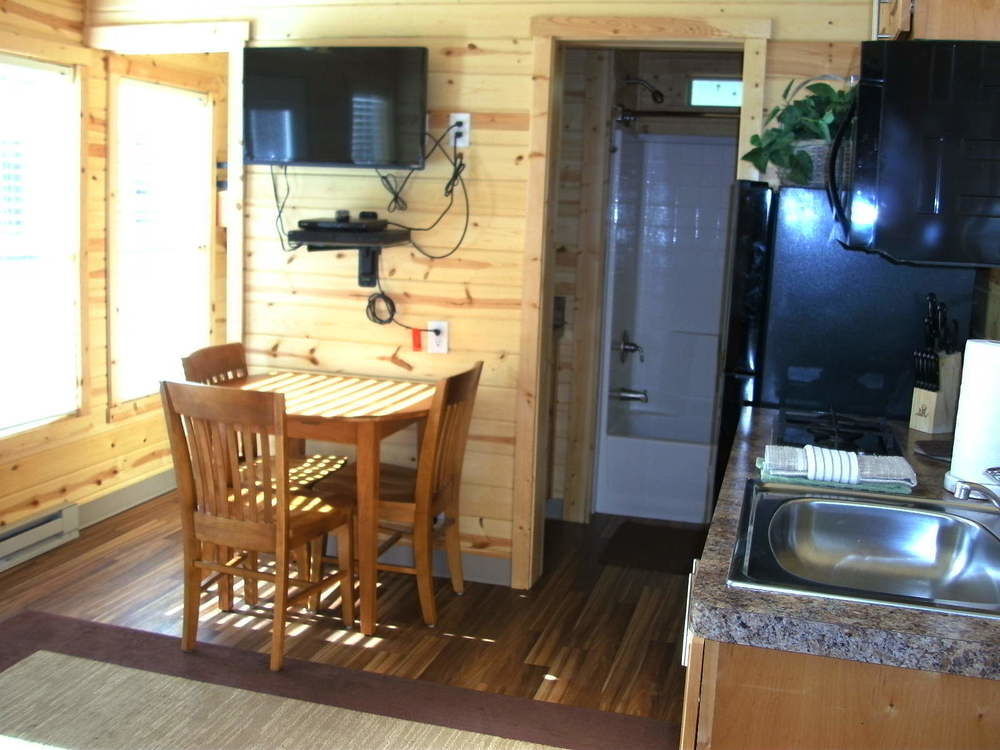 Bend-Sunriver Camping Resort Studio Cabin 6 Exterior photo